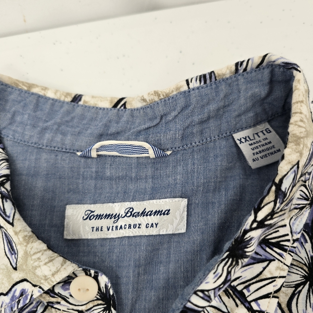 Tommy Bahama Veracruz Cay Hawaiian Shirt White Palm Floral Size 2XL 100% Viscose - Picture 5 of 8